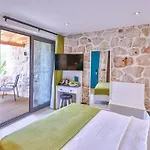 Jasmine Hotel *