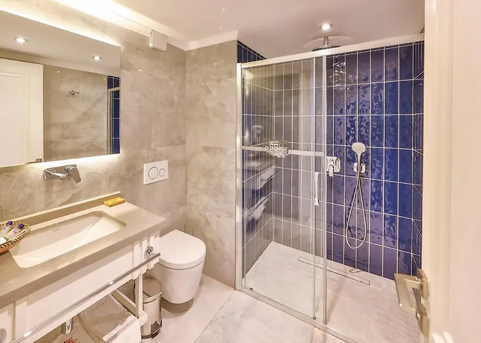 Jasmine Hotel *
